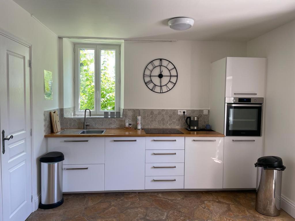 Beautiful 4 Bedroom Country Sleeps 7 *