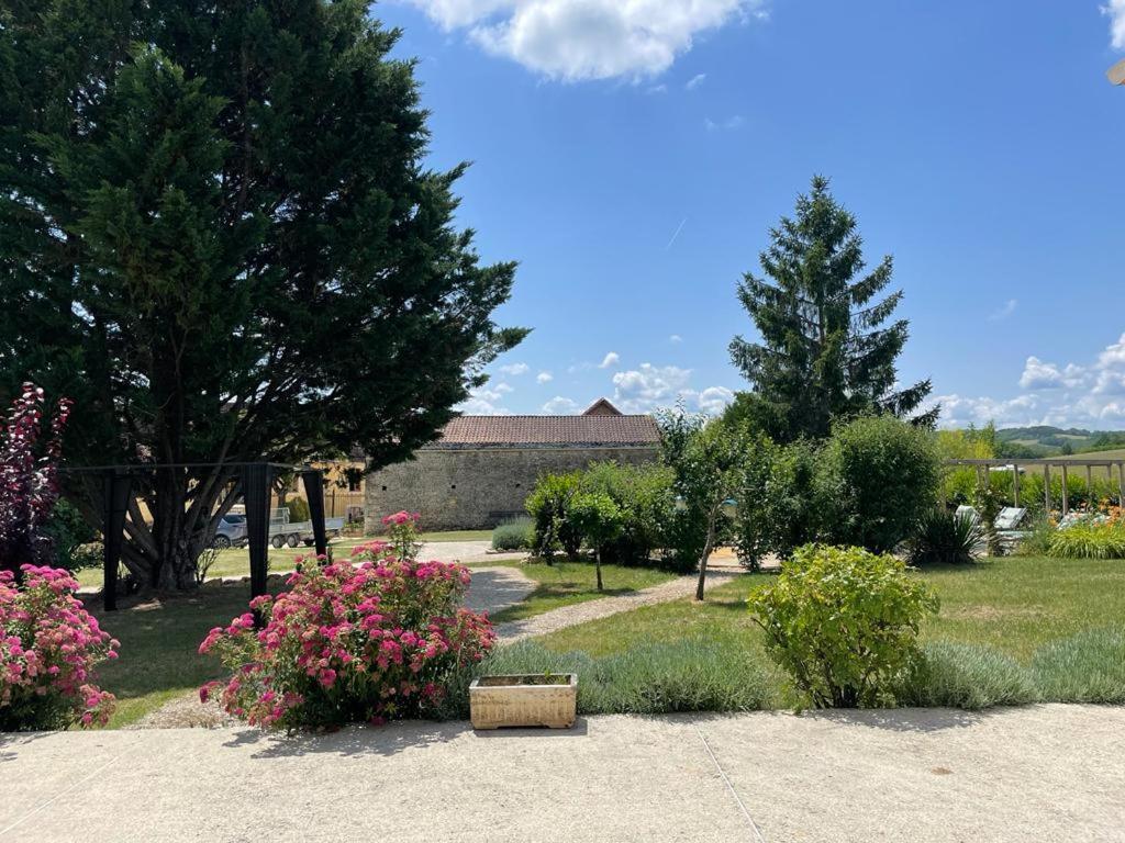 Beautiful 4 Bedroom Country Sleeps 7 *